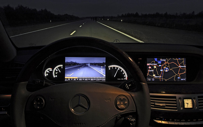 Mercedes Night View 